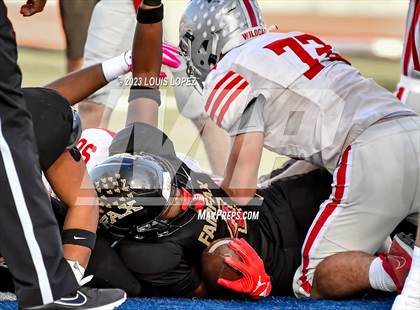 Thumbnail 1 in Fairfax vs. Ferndale (DIV 7-AA CIF State Championship) photogallery.