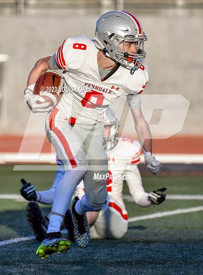 Thumbnail 3 in Fairfax vs. Ferndale (DIV 7-AA CIF State Championship) photogallery.