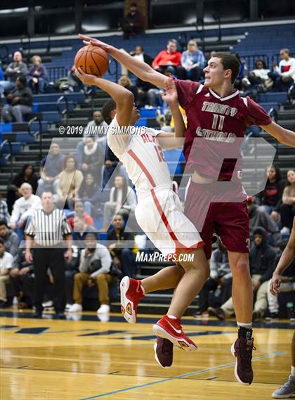 Thumbnail 2 in Trinity Catholic vs. Alton photogallery.