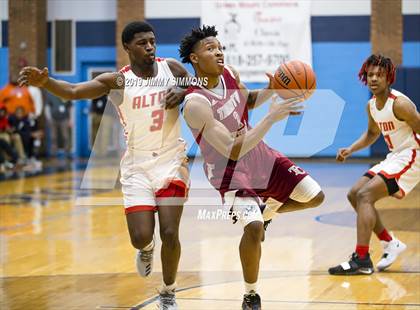 Thumbnail 2 in Trinity Catholic vs. Alton photogallery.