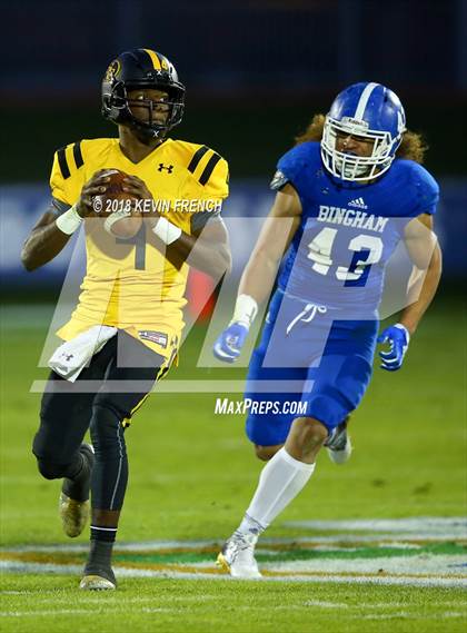 Thumbnail 1 in Bingham vs. St. Frances Academy (GEICO State Champions Bowl Series) photogallery.
