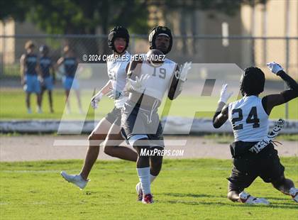 Thumbnail 2 in Johnson vs Elgin (Texas 7 on 7 State Qualifier) photogallery.