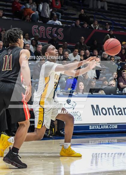 Thumbnail 2 in Salesian College Preparatory vs. Bishop O'Dowd (MaxPreps MLK Classic) photogallery.