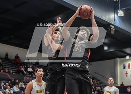Thumbnail 1 in Salesian College Preparatory vs. Bishop O'Dowd (MaxPreps MLK Classic) photogallery.