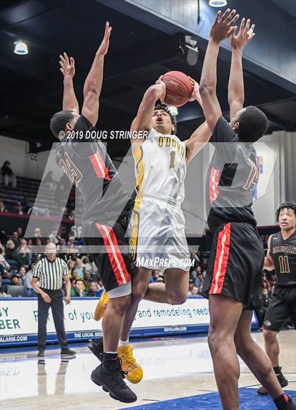 Thumbnail 2 in Salesian College Preparatory vs. Bishop O'Dowd (MaxPreps MLK Classic) photogallery.