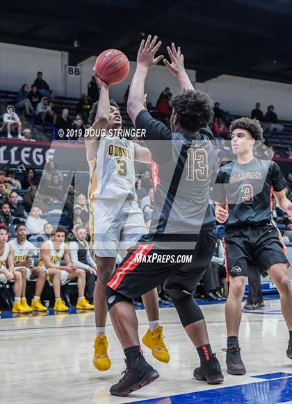 Thumbnail 3 in Salesian College Preparatory vs. Bishop O'Dowd (MaxPreps MLK Classic) photogallery.