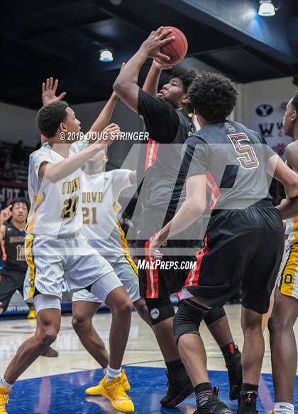 Thumbnail 3 in Salesian College Preparatory vs. Bishop O'Dowd (MaxPreps MLK Classic) photogallery.