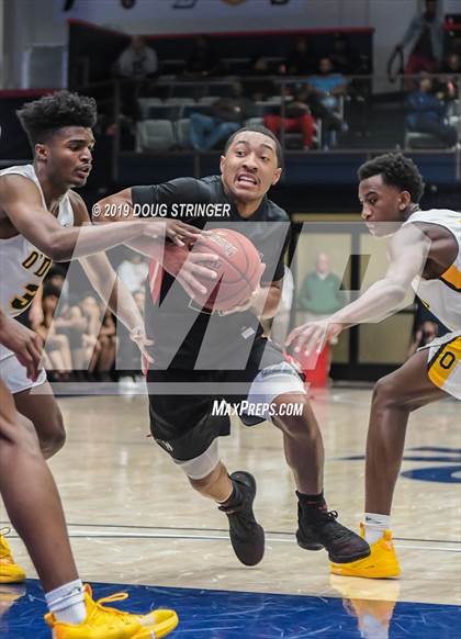 Thumbnail 2 in Salesian College Preparatory vs. Bishop O'Dowd (MaxPreps MLK Classic) photogallery.
