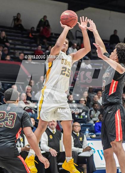 Thumbnail 1 in Salesian College Preparatory vs. Bishop O'Dowd (MaxPreps MLK Classic) photogallery.
