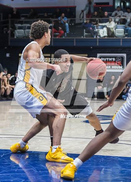 Thumbnail 3 in Salesian College Preparatory vs. Bishop O'Dowd (MaxPreps MLK Classic) photogallery.