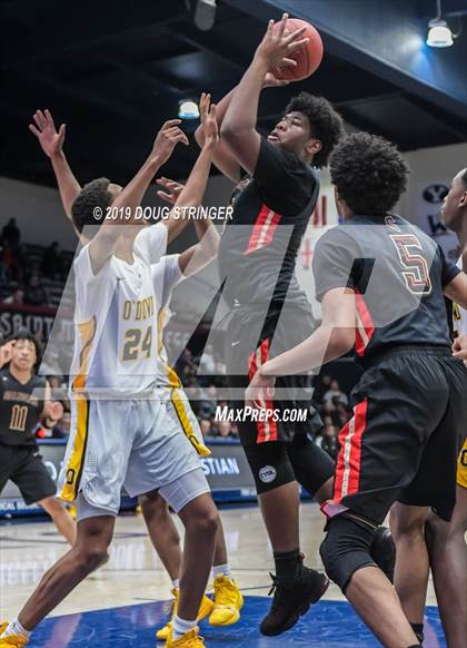 Thumbnail 1 in Salesian College Preparatory vs. Bishop O'Dowd (MaxPreps MLK Classic) photogallery.