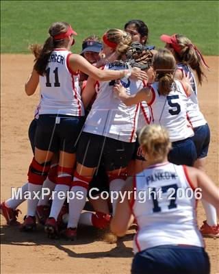 Thumbnail 1 in Murrieta Calvary Chapel vs. La Salle (D6 Section Final) photogallery.