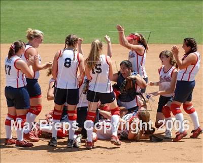 Thumbnail 3 in Murrieta Calvary Chapel vs. La Salle (D6 Section Final) photogallery.