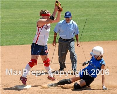 Thumbnail 2 in Murrieta Calvary Chapel vs. La Salle (D6 Section Final) photogallery.
