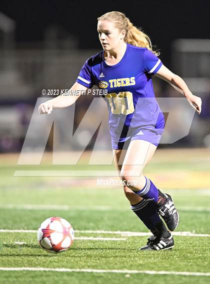 Thumbnail 2 in Walker @ Thibodaux photogallery.