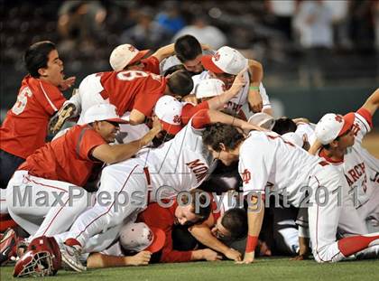 Thumbnail 3 in Dana Hills vs. Mater Dei (CIF-SS D1 Final) photogallery.