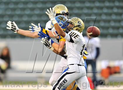 Thumbnail 1 in Central Catholic vs. Bakersfield Christian (CIF State D4 Final) photogallery.