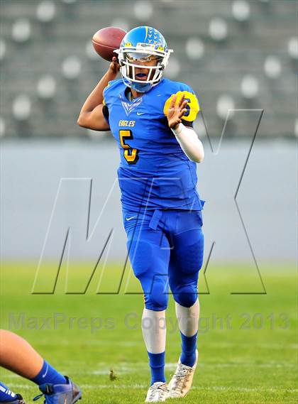 Thumbnail 2 in Central Catholic vs. Bakersfield Christian (CIF State D4 Final) photogallery.