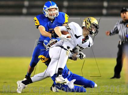 Thumbnail 2 in Central Catholic vs. Bakersfield Christian (CIF State D4 Final) photogallery.