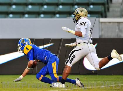 Thumbnail 2 in Central Catholic vs. Bakersfield Christian (CIF State D4 Final) photogallery.