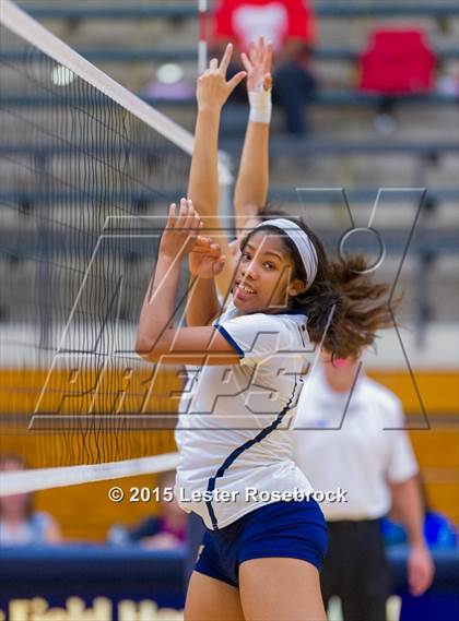 Thumbnail 2 in O'Connor vs. Taft photogallery.
