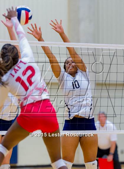 Thumbnail 2 in O'Connor vs. Taft photogallery.