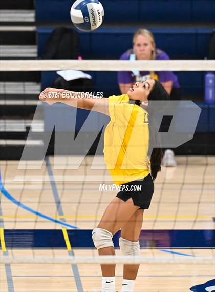 Thumbnail 2 in Monache vs Lemoore (Sunnyside Invitational) photogallery.