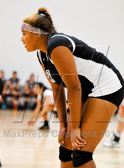Thumbnail 1 in Northwest Christian vs. Valencia (Nike Tournament of Champions) photogallery.