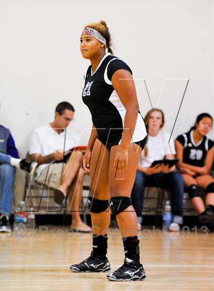 Thumbnail 2 in Northwest Christian vs. Valencia (Nike Tournament of Champions) photogallery.