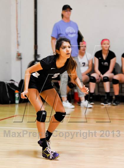 Thumbnail 3 in Northwest Christian vs. Valencia (Nike Tournament of Champions) photogallery.