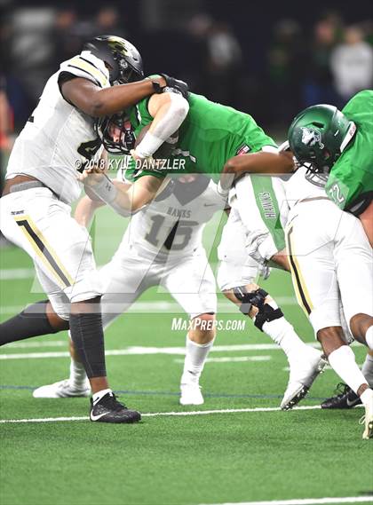Thumbnail 3 in Iowa Park vs. Pleasant Grove (UIL 4A Division 2 Semifinal) photogallery.