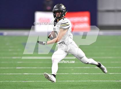 Thumbnail 2 in Iowa Park vs. Pleasant Grove (UIL 4A Division 2 Semifinal) photogallery.