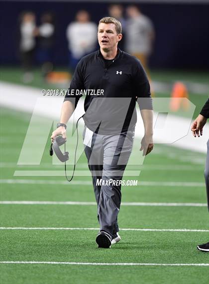 Thumbnail 1 in Iowa Park vs. Pleasant Grove (UIL 4A Division 2 Semifinal) photogallery.