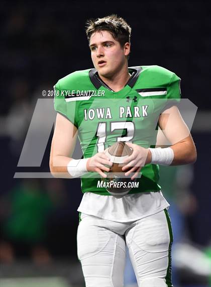 Thumbnail 1 in Iowa Park vs. Pleasant Grove (UIL 4A Division 2 Semifinal) photogallery.