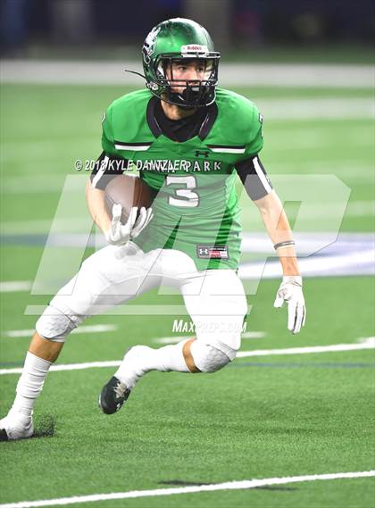 Thumbnail 1 in Iowa Park vs. Pleasant Grove (UIL 4A Division 2 Semifinal) photogallery.