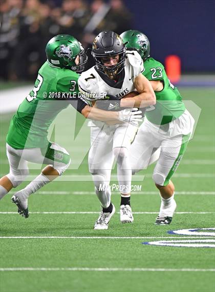 Thumbnail 2 in Iowa Park vs. Pleasant Grove (UIL 4A Division 2 Semifinal) photogallery.