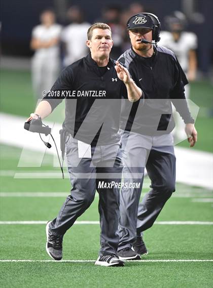 Thumbnail 3 in Iowa Park vs. Pleasant Grove (UIL 4A Division 2 Semifinal) photogallery.