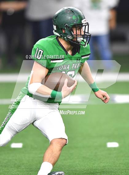 Thumbnail 2 in Iowa Park vs. Pleasant Grove (UIL 4A Division 2 Semifinal) photogallery.