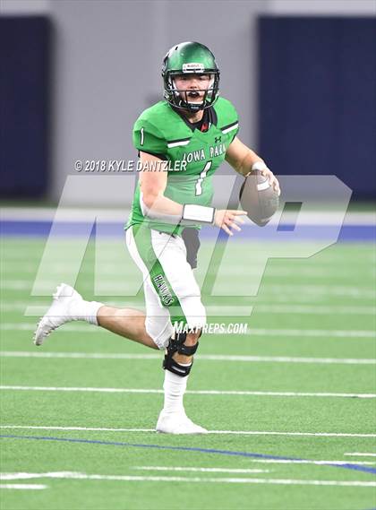 Thumbnail 3 in Iowa Park vs. Pleasant Grove (UIL 4A Division 2 Semifinal) photogallery.
