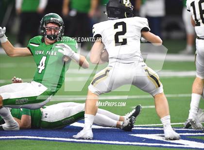 Thumbnail 3 in Iowa Park vs. Pleasant Grove (UIL 4A Division 2 Semifinal) photogallery.