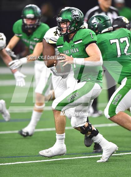 Thumbnail 1 in Iowa Park vs. Pleasant Grove (UIL 4A Division 2 Semifinal) photogallery.