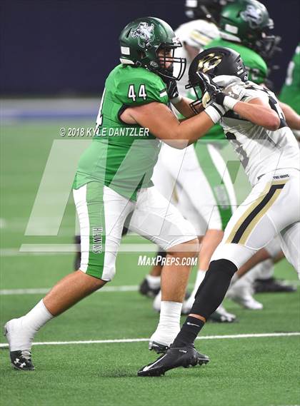 Thumbnail 3 in Iowa Park vs. Pleasant Grove (UIL 4A Division 2 Semifinal) photogallery.