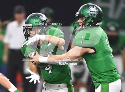 Thumbnail 1 in Iowa Park vs. Pleasant Grove (UIL 4A Division 2 Semifinal) photogallery.