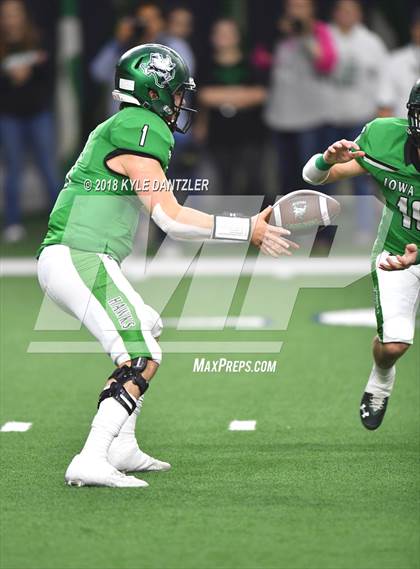 Thumbnail 3 in Iowa Park vs. Pleasant Grove (UIL 4A Division 2 Semifinal) photogallery.