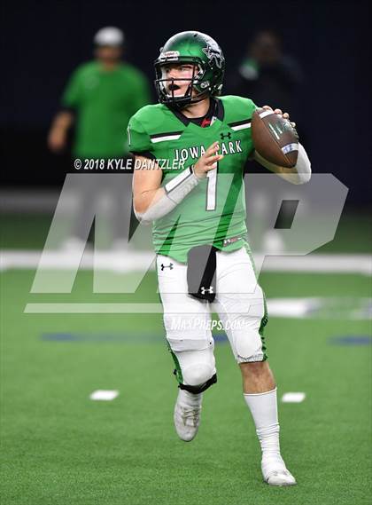 Thumbnail 1 in Iowa Park vs. Pleasant Grove (UIL 4A Division 2 Semifinal) photogallery.