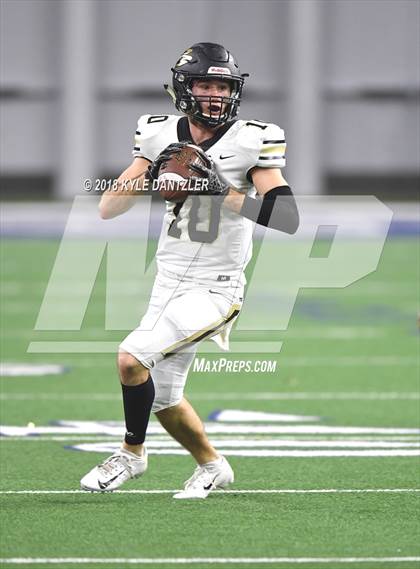 Thumbnail 2 in Iowa Park vs. Pleasant Grove (UIL 4A Division 2 Semifinal) photogallery.