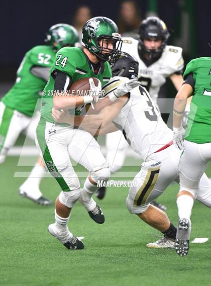 Thumbnail 3 in Iowa Park vs. Pleasant Grove (UIL 4A Division 2 Semifinal) photogallery.