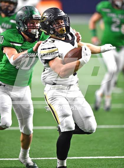 Thumbnail 1 in Iowa Park vs. Pleasant Grove (UIL 4A Division 2 Semifinal) photogallery.