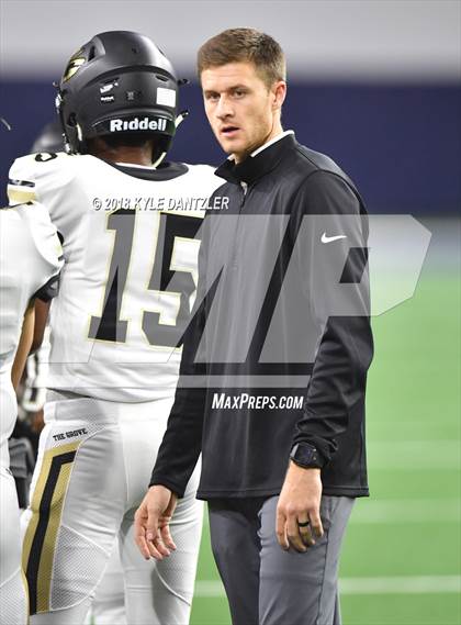 Thumbnail 1 in Iowa Park vs. Pleasant Grove (UIL 4A Division 2 Semifinal) photogallery.