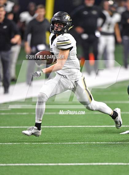 Thumbnail 3 in Iowa Park vs. Pleasant Grove (UIL 4A Division 2 Semifinal) photogallery.